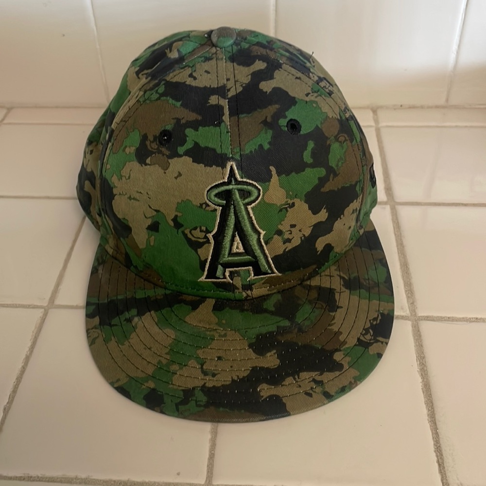 ANGELS CAMO NEW ERA HAT FITTED 7 1/4 57.7cm